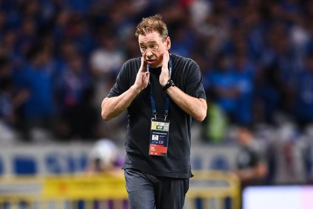 东方体育日, 斯卢茨基在, 并让汪海健