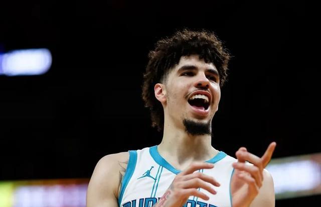 新赛季的三, 德华兹 新赛季的三, 德华兹