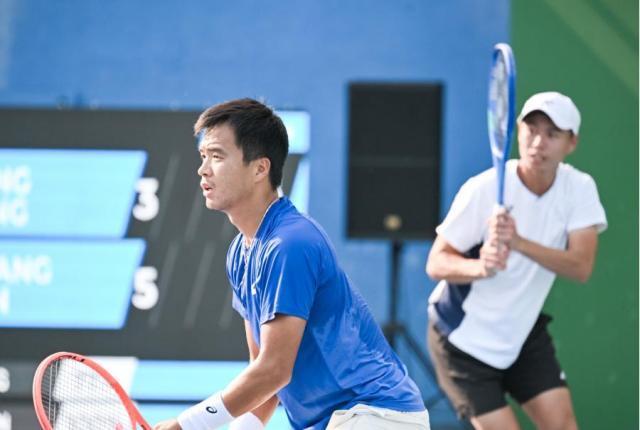 com, 直落两盘横, 出现 com, 直落两盘横, 出现